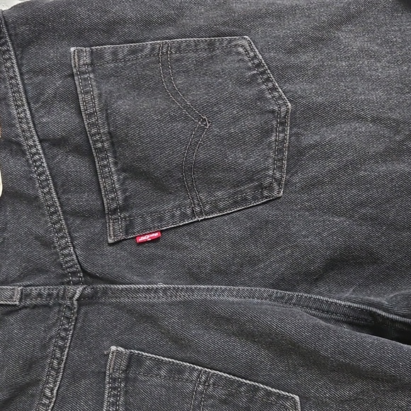 Levi's 80's Mom Shorts Black Denim Rolled Hem Shorts - Picture 6 of 8